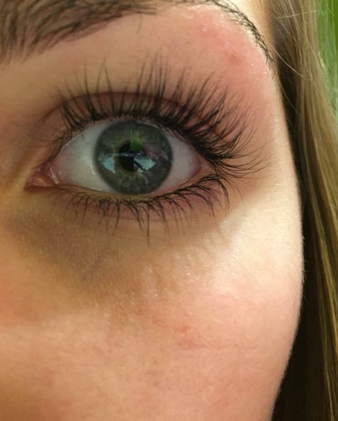 💕Tak dlouhé! Chcete je taky? 👁👁 Díky séru Synouvelle je můžete mít už za několik týdnů. Sérum působí přímo u kořínků a...